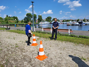 Policjanci na festynie.