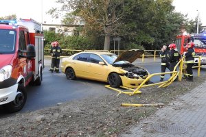 Uszkodzony w wyniku kolizji pojazd mazda