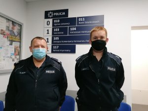 wizerunek interweniujących policjantów