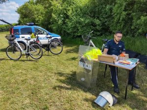 Policjanci na festynie w Wieszkach