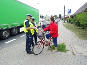 Policjanci podczas działań ,,Bezpieczny Pieszy&quot;