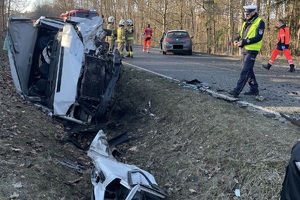 policjant na miejscu wypadku