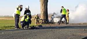 Praca policjantów podczas wypadku w Głogowincu