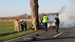 Praca policjantów podczas wypadku w Głogowincu