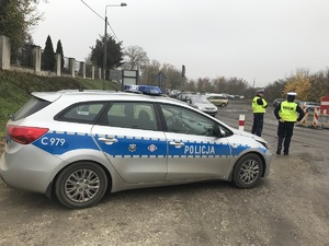 policjanci czuwają nad bezpieczeństwem ruchu