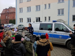 Harcerze z wizytą w Komendzie Powiatowej Policji w Nakle nad Notecią