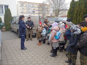 Harcerze z wizytą w Komendzie Powiatowej Policji w Nakle nad Notecią