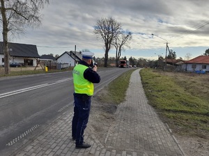 kontrole prędkości aut jadących trasą