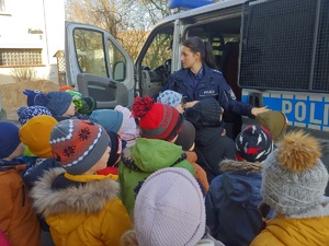 Policjanci prowadzili zajęcia profilaktyczne dla przedszkolaków w Ślesinie