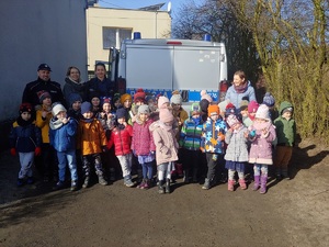 Policjanci prowadzili zajęcia profilaktyczne dla przedszkolaków w Ślesinie