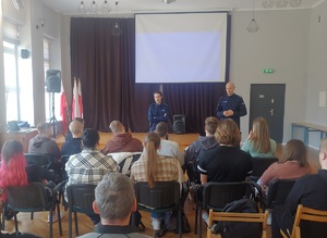 Policjanci opowiadali o swojej służbie w Zespole Szkół im. S. Staszica w Nakle.