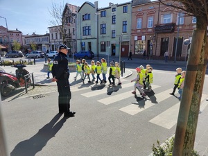 Policjanci z Mroczy podczas obchodów Światowego Dnia Ziemi