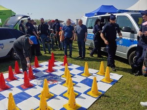 Policjanci prowadzili działania profilaktyczne podczas targów w Minikowie