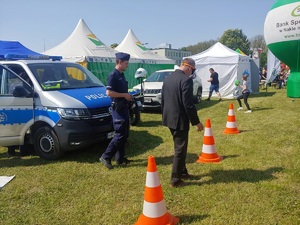 Policjanci prowadzili działania profilaktyczne podczas targów w Minikowie