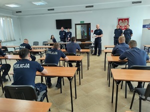 Policjanci podczas powiatowych eliminacji turnieju par patrolowych