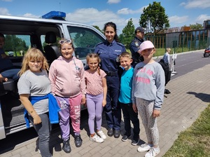 Policjanci podczas festynu w szkole podstawowej w Mroczy