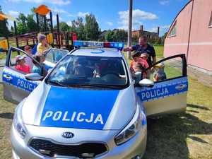 Policjanci na festynach w powiecie nakielskim z okazji Dnia Dziecka