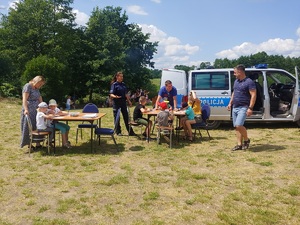 Policjanci podczas festynu w Rościminie.