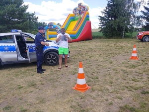 Policjanci podczas festynu w Rościminie.