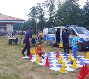 Policjanci podczas festynu w Rościminie.