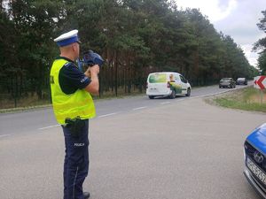 Policjanci podczas działań ,,Kaskadowy pomiar prędkości&quot;.