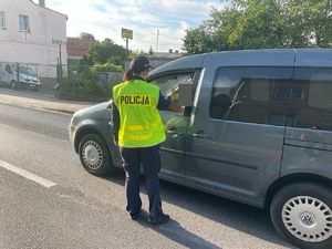 Policjantka podczas działań ,,Trzeźwy poranek&quot;.