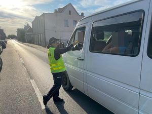 Policjantka podczas działań ,,Trzeźwy poranek&quot;.