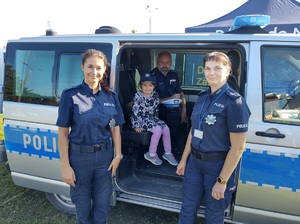 Policjanci podczas targów w Minikowie