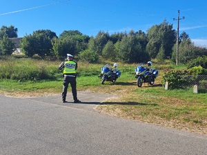 Policjanci podczas działań prędkość na drogach powiatu nakielskiego