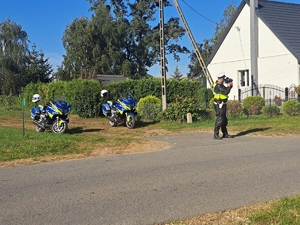 Policjanci podczas działań prędkość na drogach powiatu nakielskiego