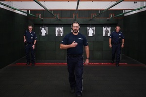 Policjanci podczas konkursu ,,Dzielnicowy Roku&quot;.