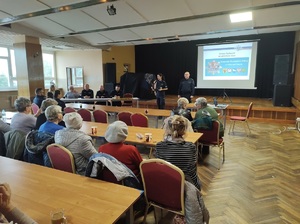 Policjanci debatowali w Mroczy o bezpieczeństwie seniorów