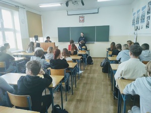 Uczniowie nakielskiego Zespołu Szkół im. Stanisława Staszica podczas spotkania z policjantkami rozmawiali o bezpieczeństwie w sieci.