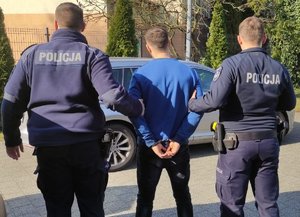 zatrzymany wspólnie z policjantami