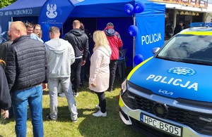 policjanci na targach w Minikowie