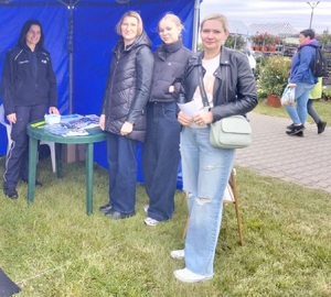 policjanci na targach w Minikowie