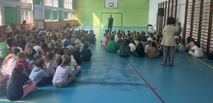 policjantka z dziećmi