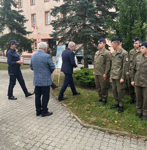 zapalenie zniczy przy Dębach Katyńskich