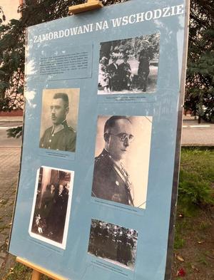 zapalenie zniczy przy Dębach Katyńskich