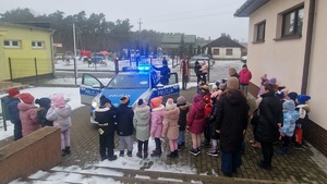 policjanci z wizytą w przedszkolu