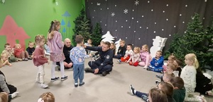 policjanci z wizytą w przedszkolu