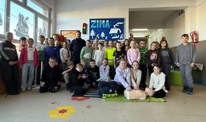 policjant z dziećmi