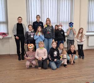 Policjantka z dziećmi