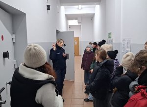 uczniowie w nakielskiej komendzie