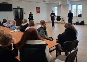 uczniowie w nakielskiej komendzie