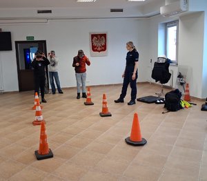 uczniowie w nakielskiej komendzie