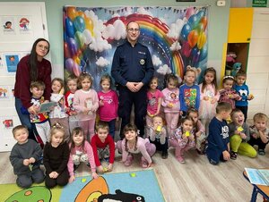 policjanci w przedszkolu