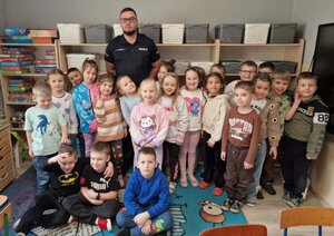 policjanci w przedszkolu