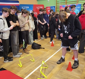 Policjanci na targach szkół