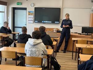 policjantka w szkole